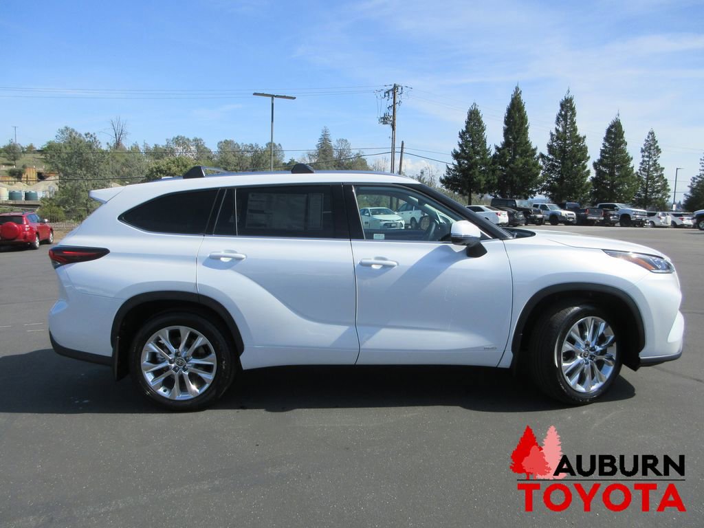 New 2026 Toyota Highlander Limited image 2