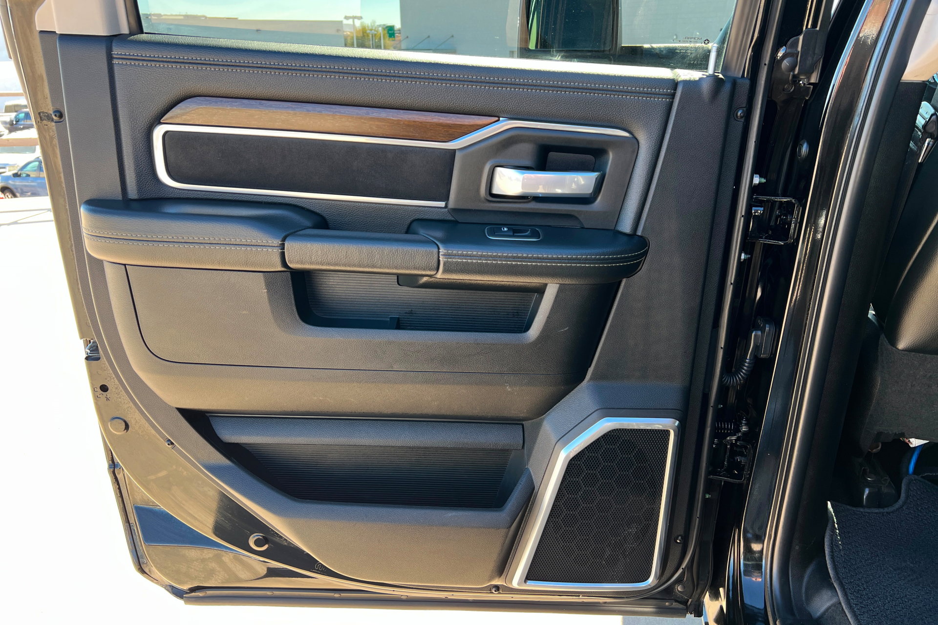 Used 2024 RAM 2500 Laramie w/ Safety Group AWD/4WD image 19