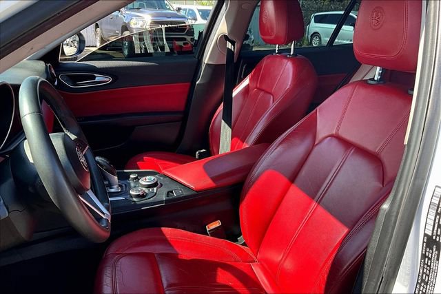 Used 2019 Alfa Romeo Giulia image 9