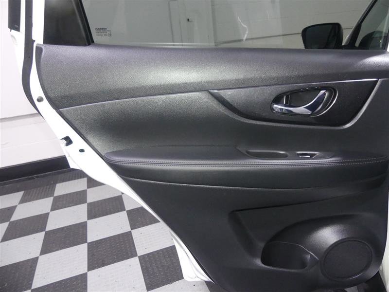 Used 2019 Nissan Rogue SV image 25