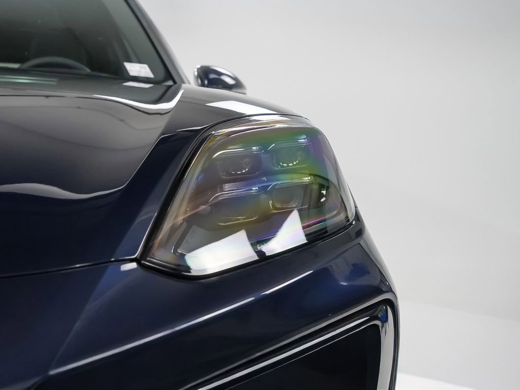 Certified 2025 Porsche Cayenne image 6