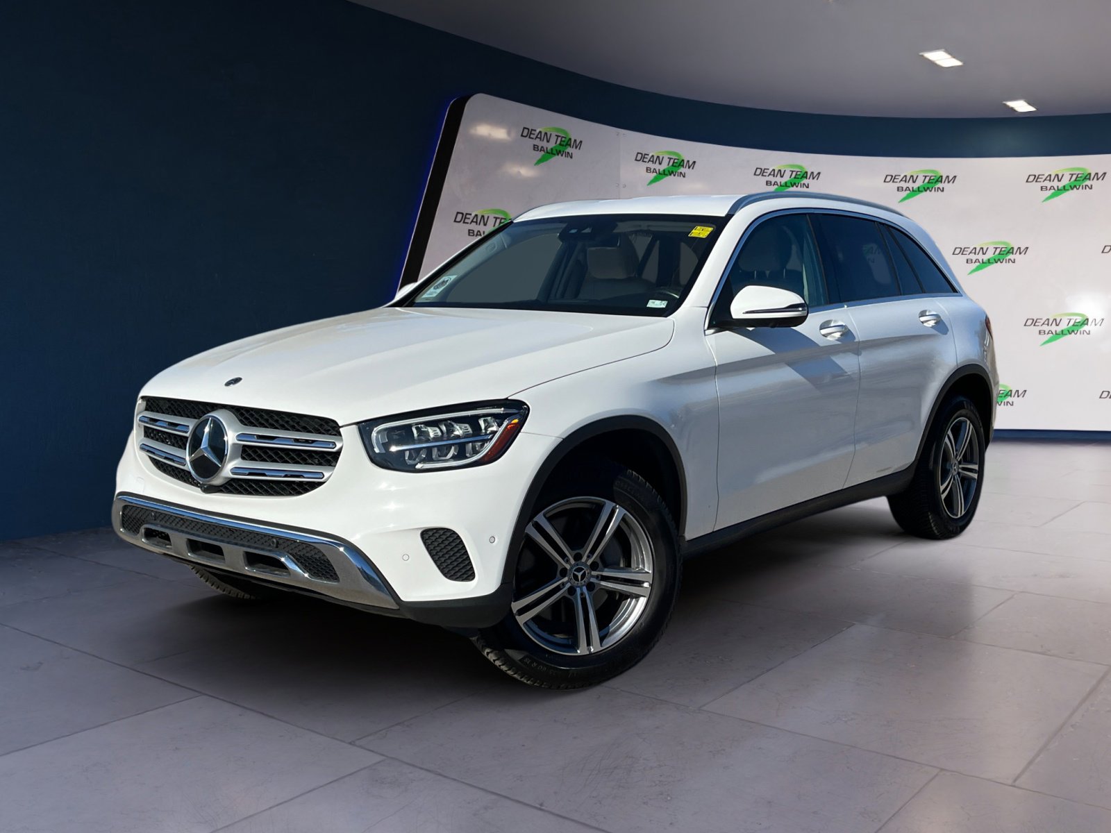 Used 2022 Mercedes-Benz GLC 300 4MATIC image 3