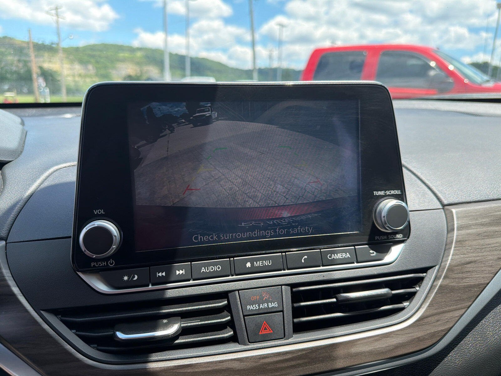 Used 2025 Nissan Altima 2.5 SV FWD image 16