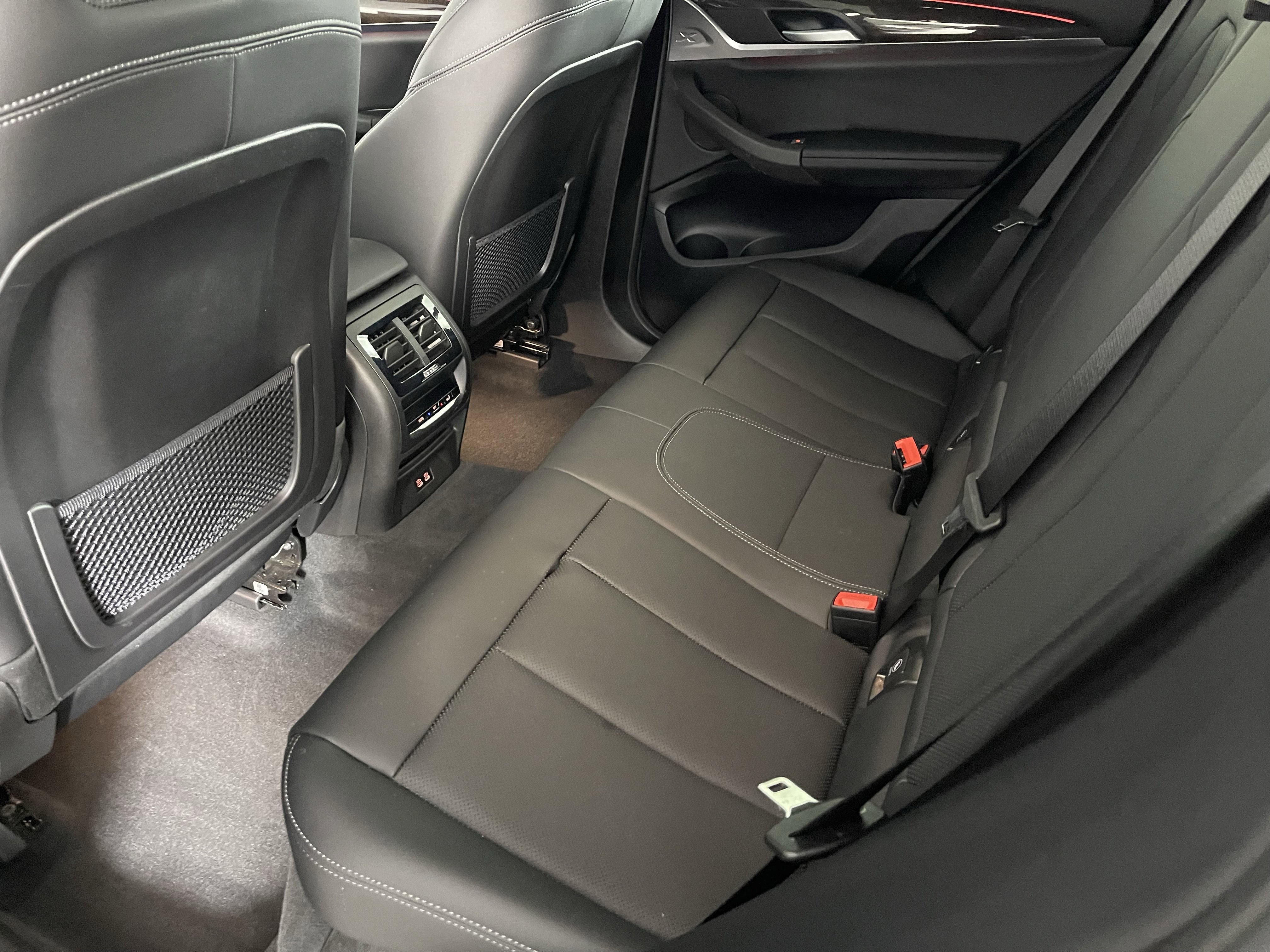 Certified 2025 BMW X4 xDrive30i image 16