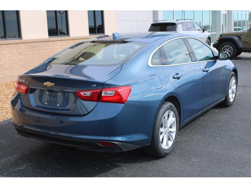 Used 2025 Chevrolet Malibu LT FWD image 3
