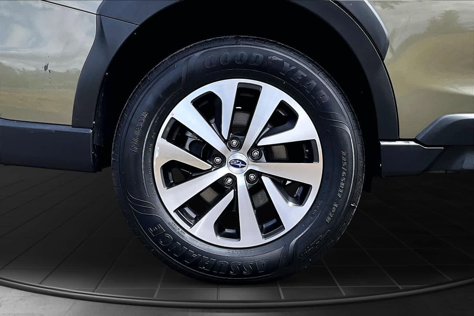 Used 2025 Subaru Outback Premium AWD/4WD image 35
