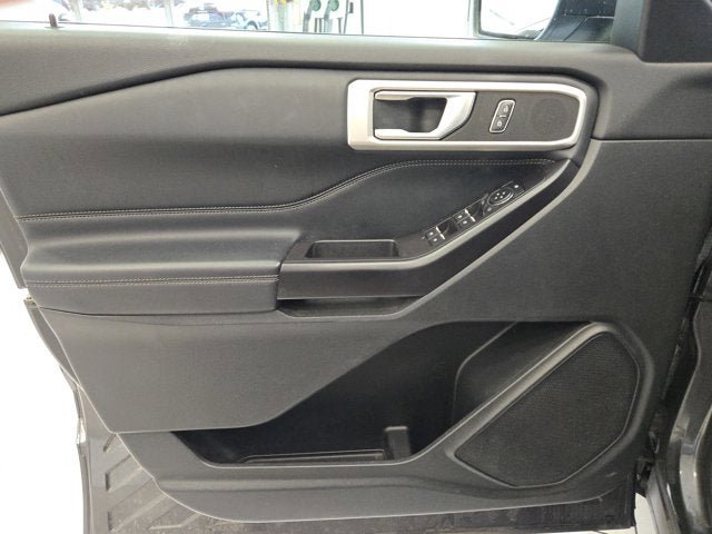 Used 2020 Ford Explorer XLT w/ Equipment Group 202A AWD/4WD image 19