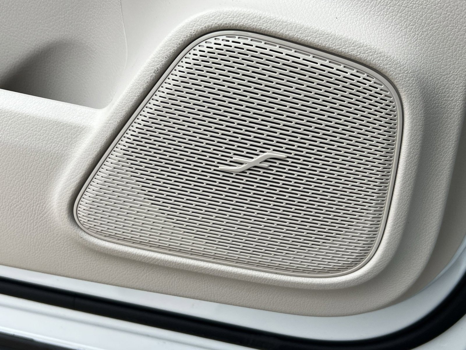 New 2026 Mercedes-Benz GLB 250 4MATIC image 34