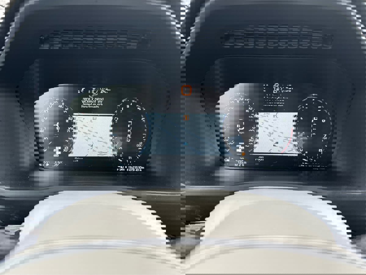 Used 2016 Volvo XC90 T6 Momentum w/ Momentum Plus Package image 22