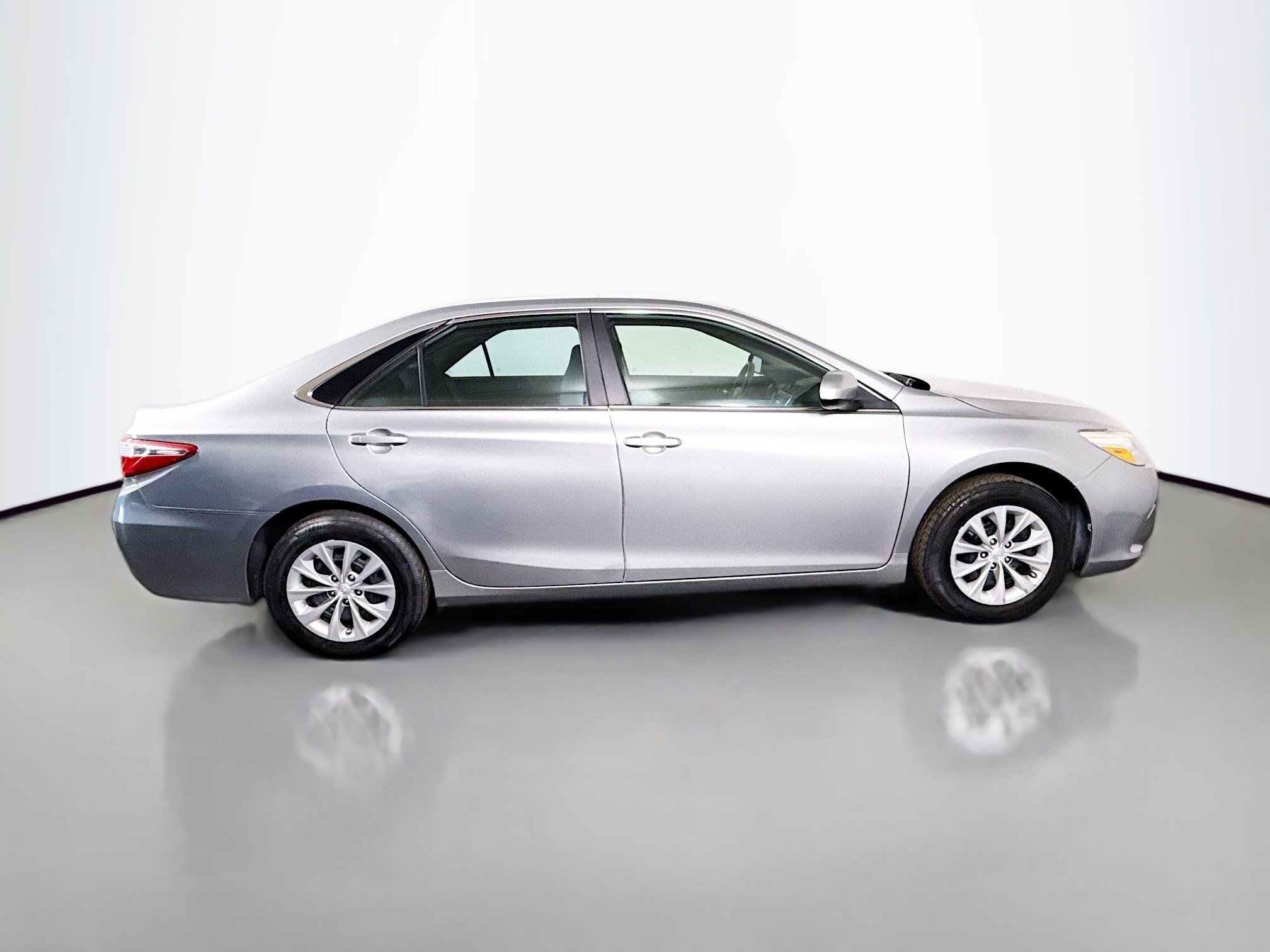 Used 2017 Toyota Camry LE image 11