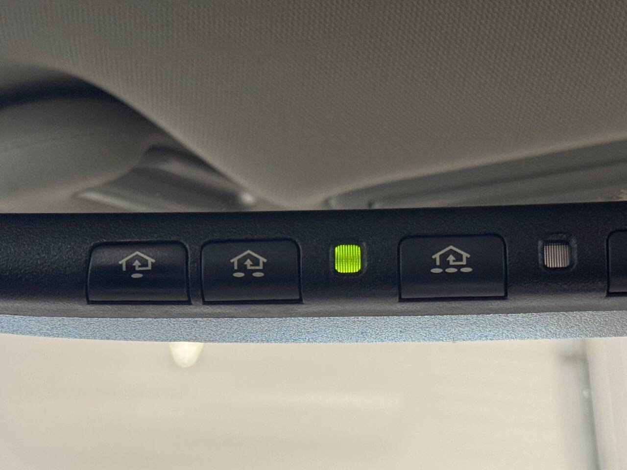 Used 2010 Hyundai Azera Limited w/ Navigation Pkg 3 image 41