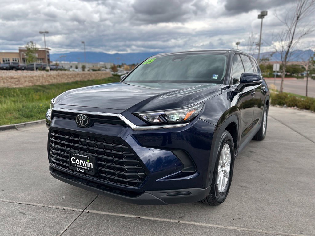 Used 2025 Toyota Grand Highlander AWD image 3