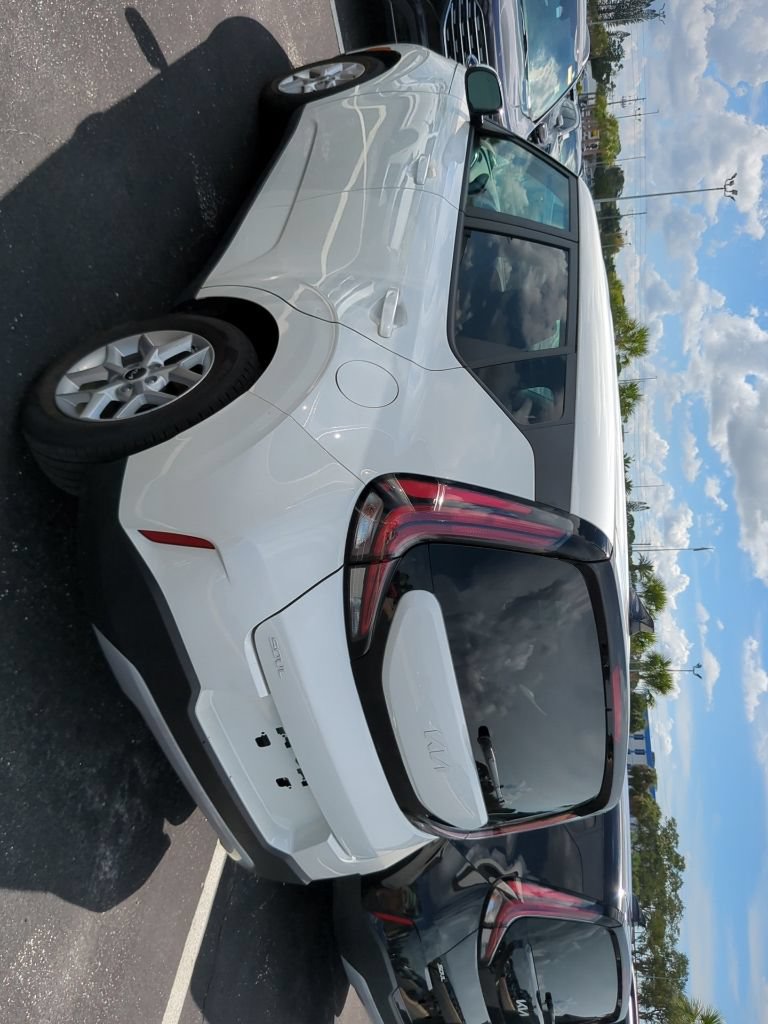 Certified 2025 Kia Soul LX w/ LX Technology Package FWD image 7