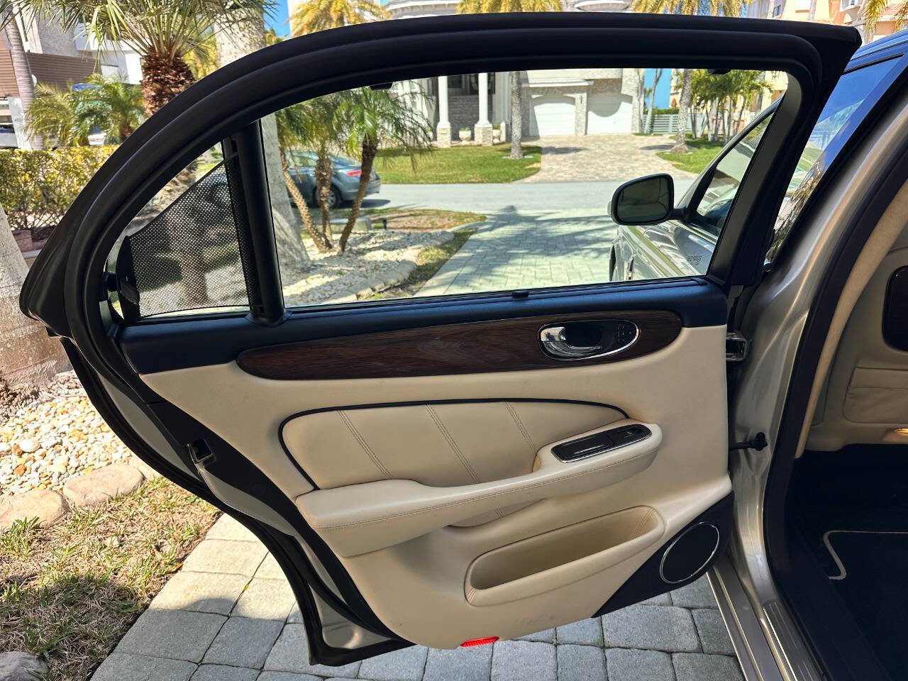 Used 2009 Jaguar XJ Vanden Plas Super V8 Portfolio image 63