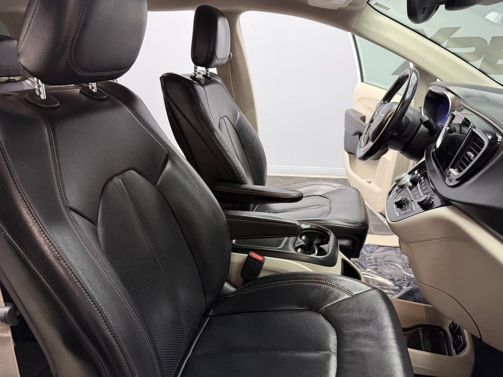 Used 2018 Chrysler Pacifica Touring-L Plus w/ Advanced Safetytec Group FWD image 49