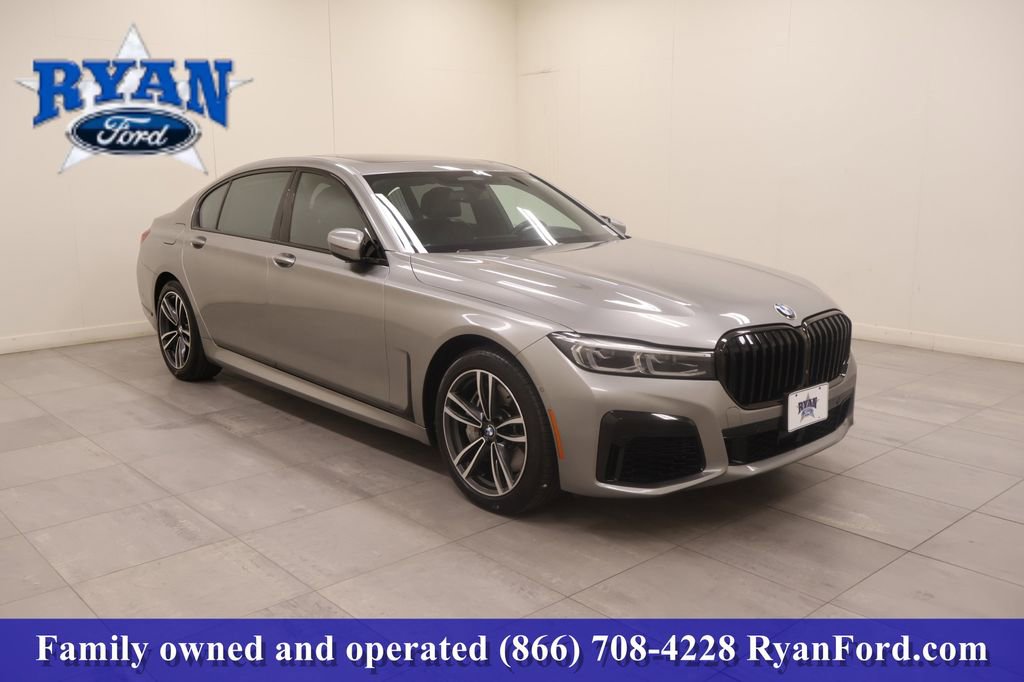 Used 2022 BMW 750i xDrive w/ Executive Package image 2