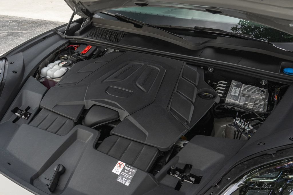 Used 2025 Porsche Cayenne Coupe AWD/4WD image 36