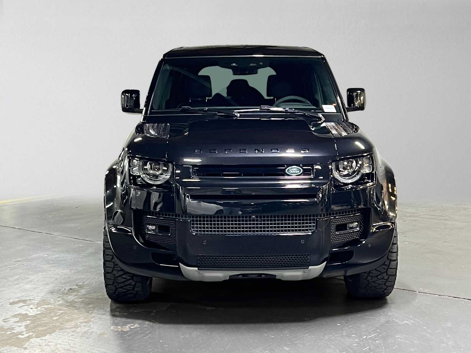 Used 2024 Land Rover Defender 110 V8 AWD/4WD image 8