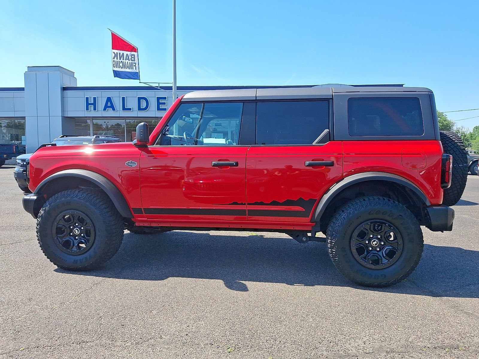 Certified 2023 Ford Bronco Wildtrak AWD/4WD image 4
