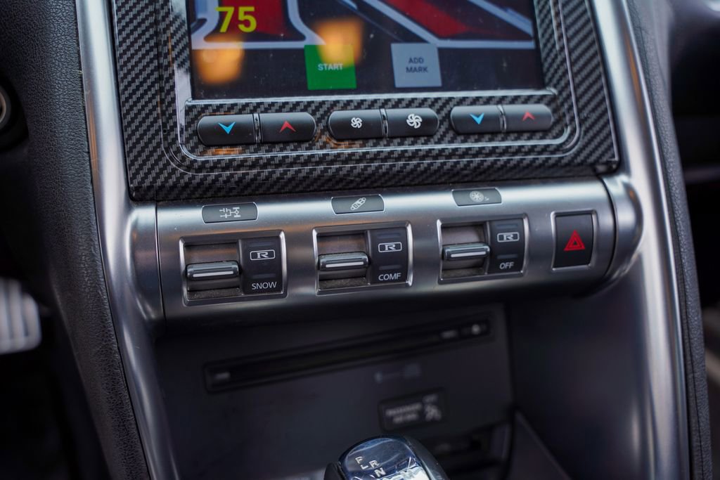 Used 2010 Nissan GT-R Premium image 27