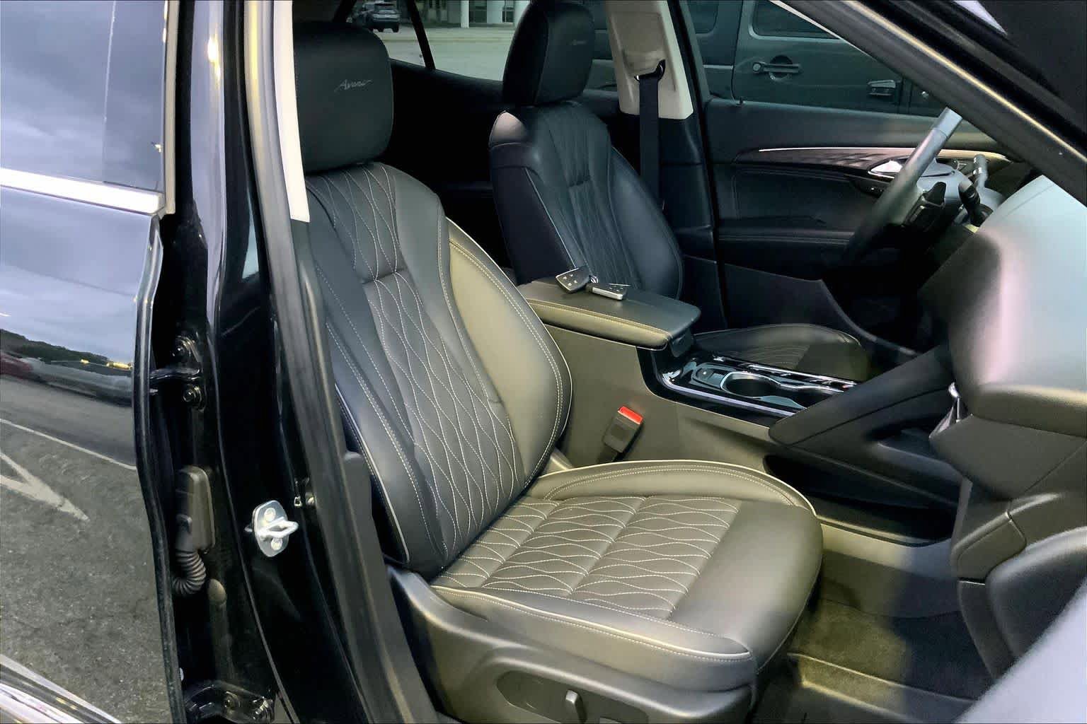 Used 2022 Buick Envision Avenir w/ Technology Package II FWD image 9