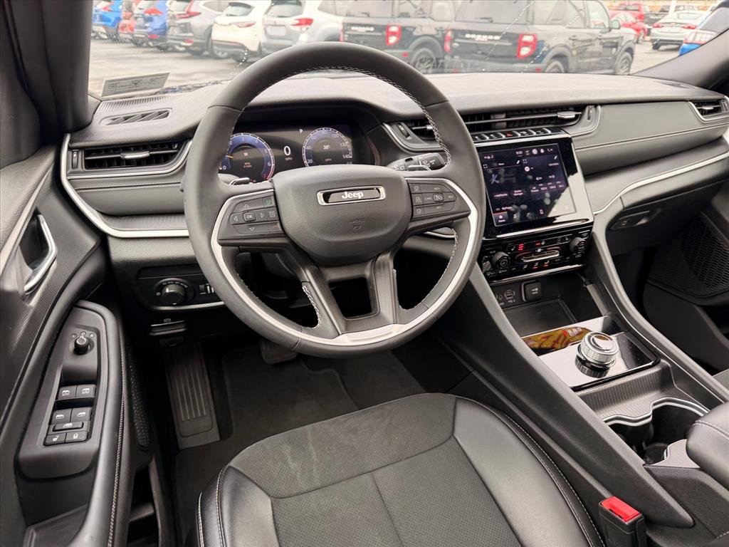 Used 2024 Jeep Grand Cherokee Altitude image 11