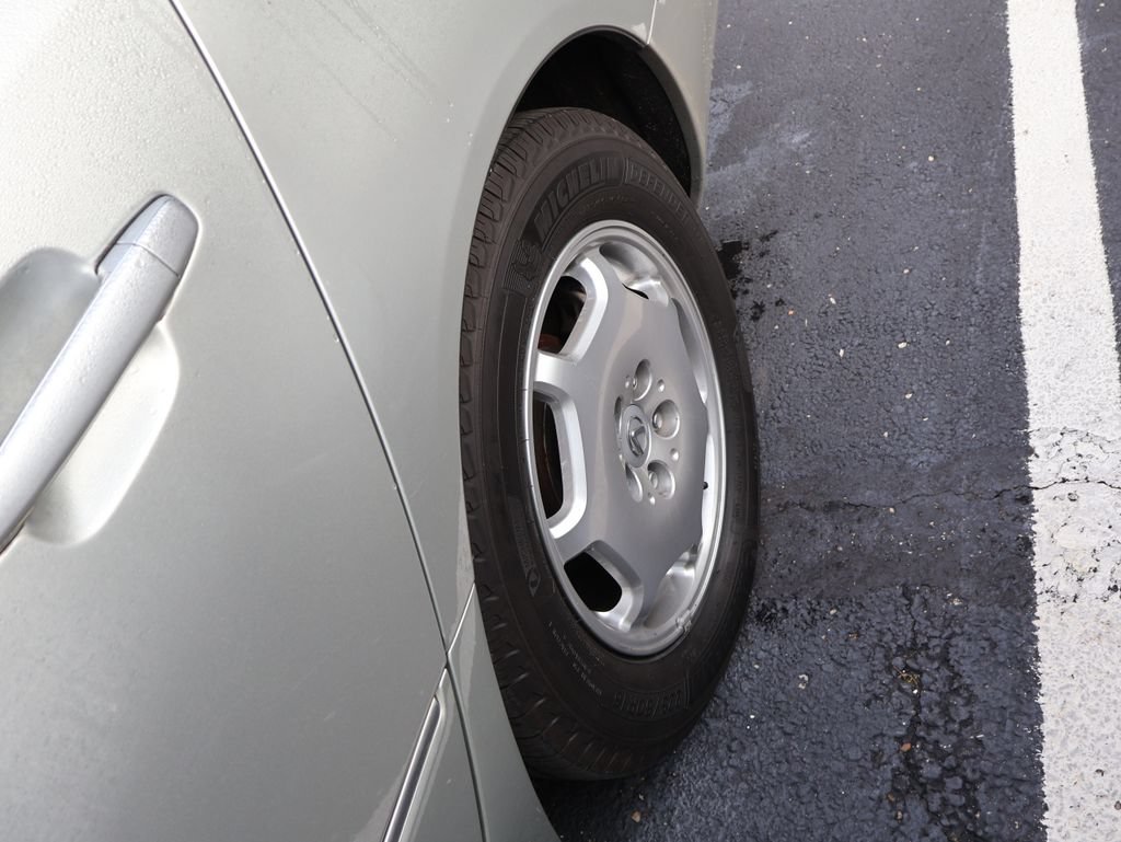 Used 2002 Lexus LS 430 RWD image 12