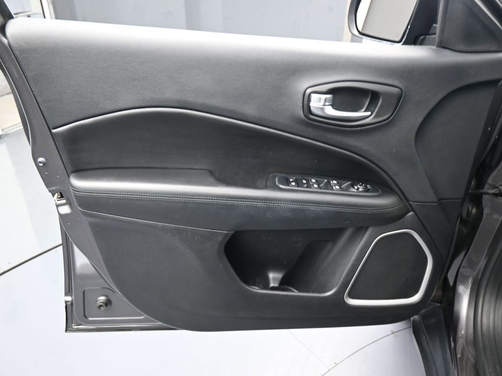 Used 2021 Jeep Compass Latitude image 12