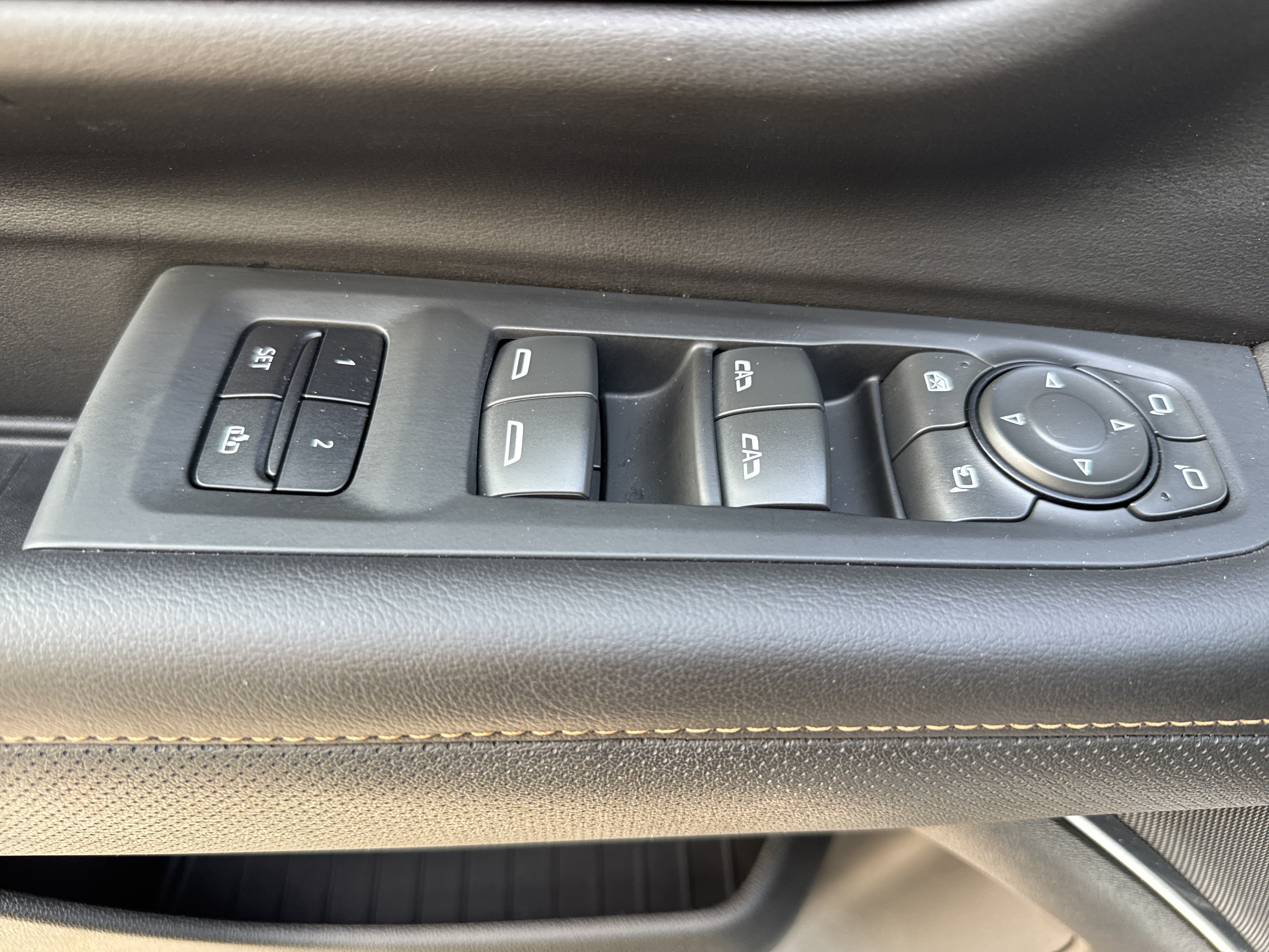 Used 2021 GMC Yukon XL AT4 w/ Rear Media and Nav Package AWD/4WD image 15