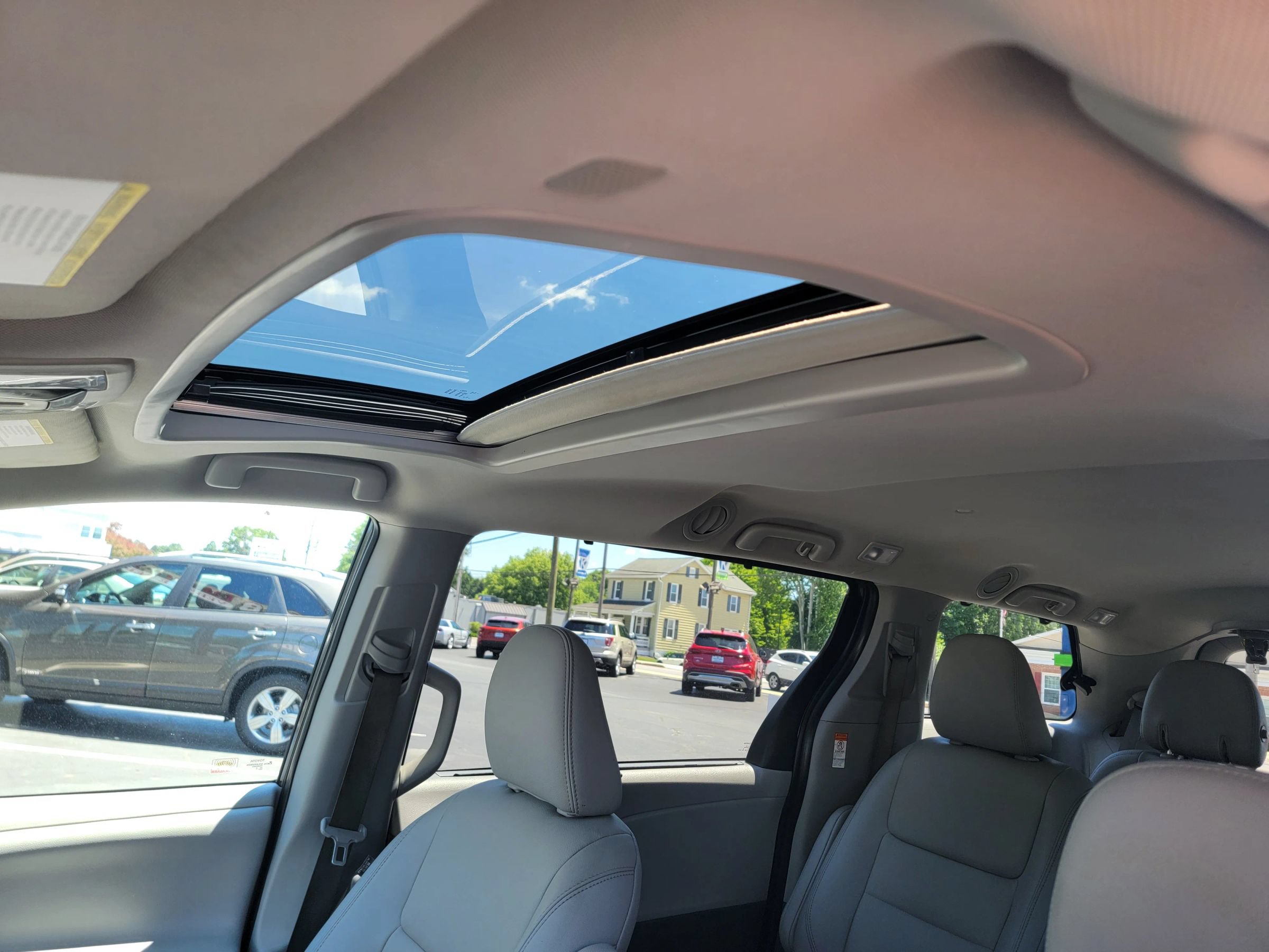 Used 2020 Toyota Sienna XLE AWD/4WD image 29
