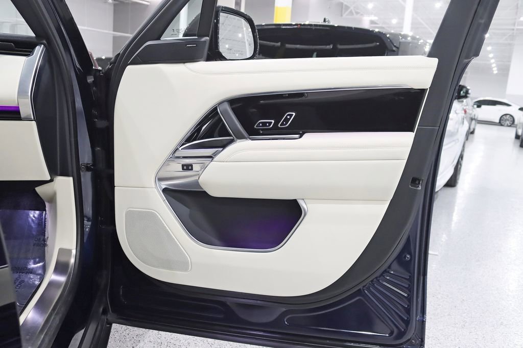 Used 2023 Land Rover Range Rover SE image 36
