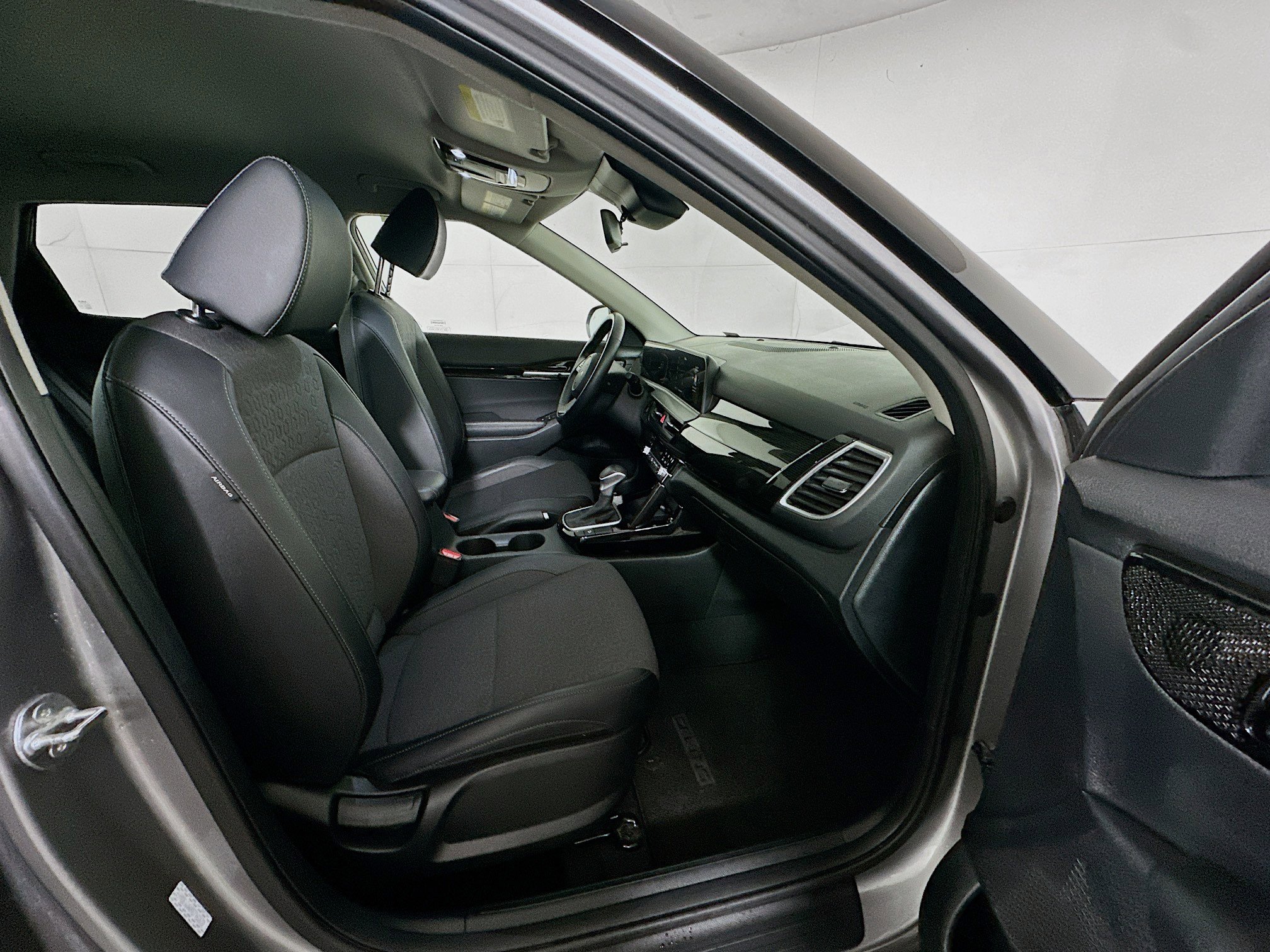 Used 2025 Kia Seltos S image 30