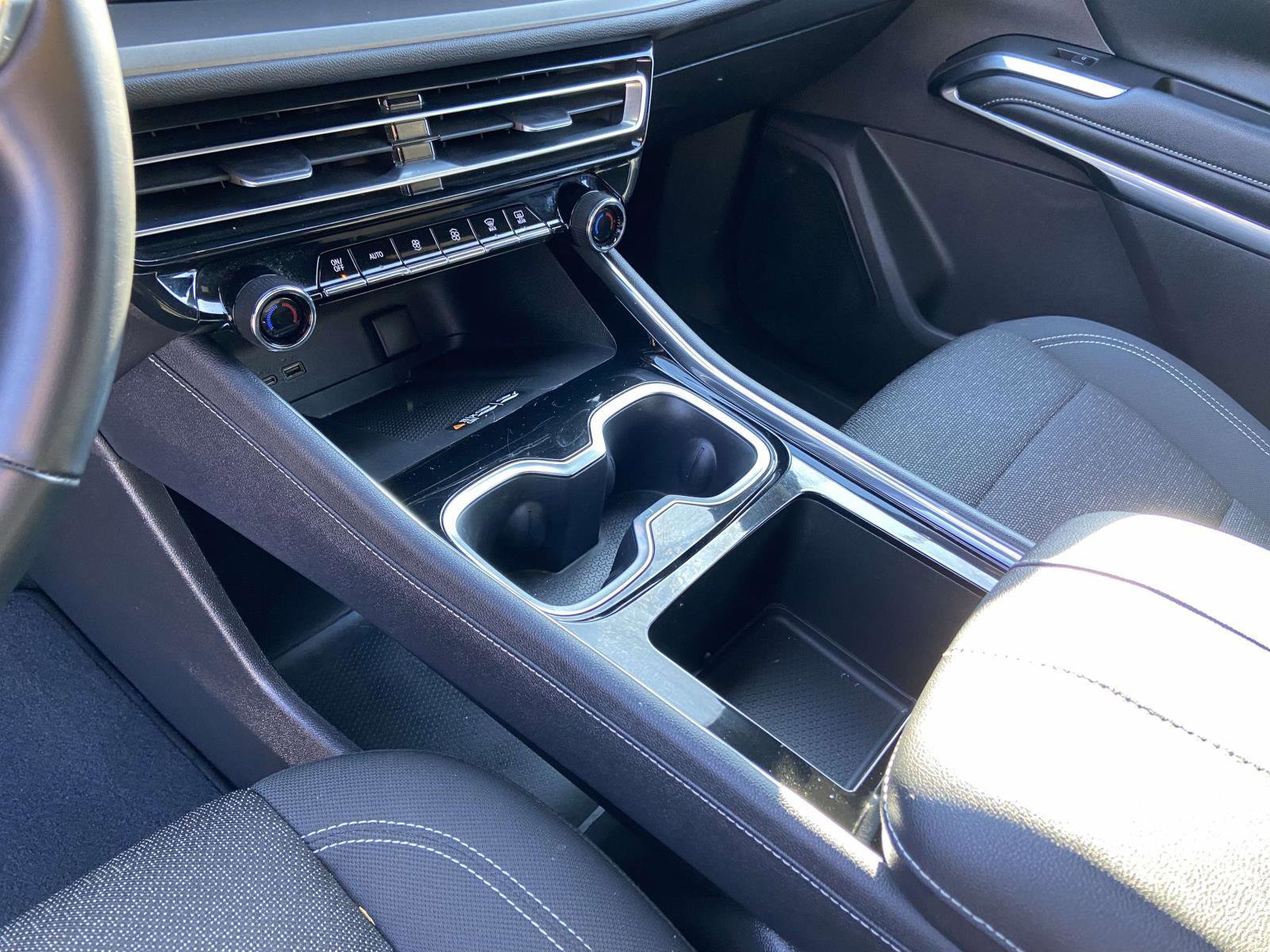 Certified 2025 Chevrolet Traverse LT image 11