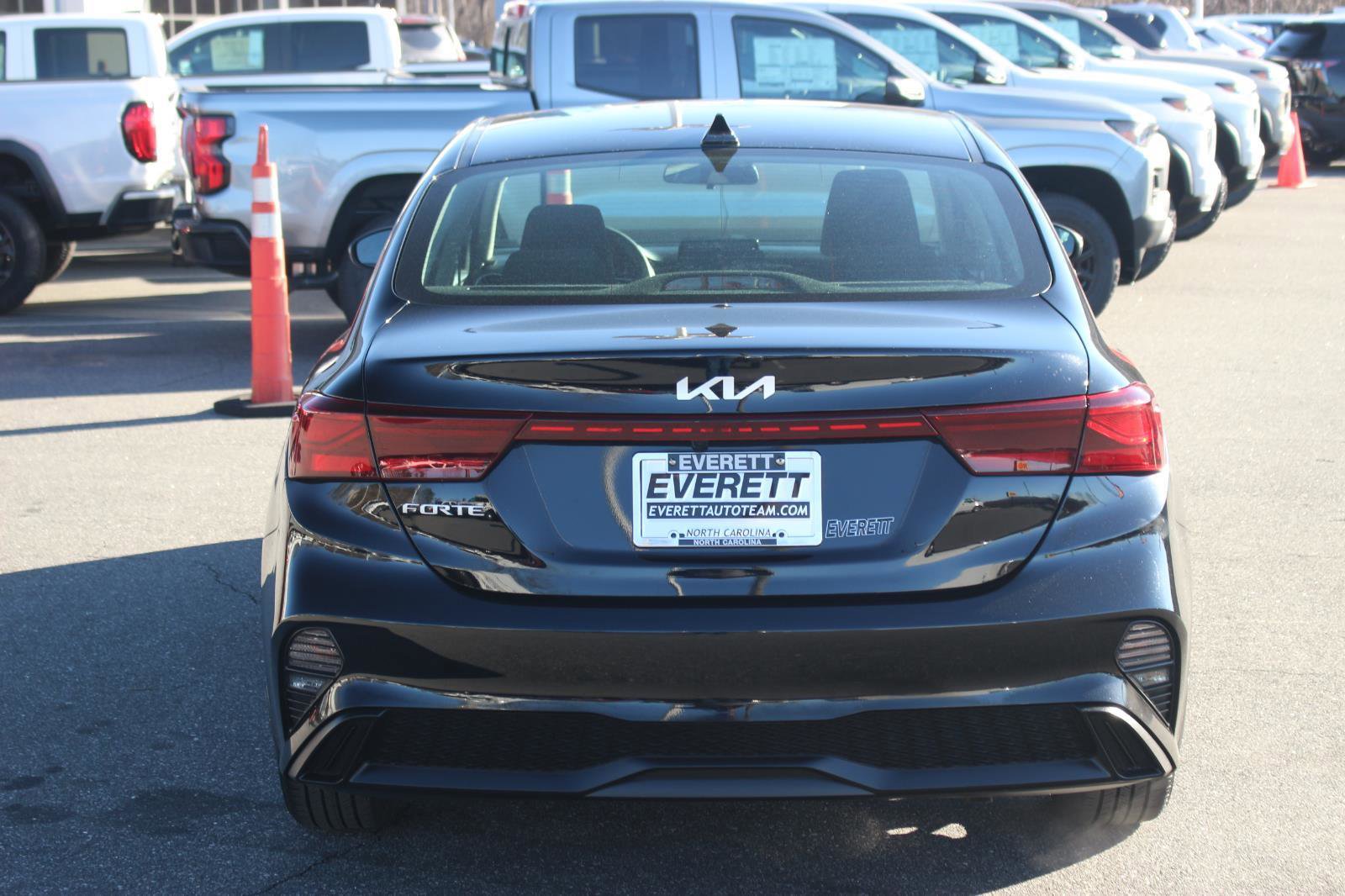 Used 2023 Kia Forte LXS w/ LXS Technology Package image 6