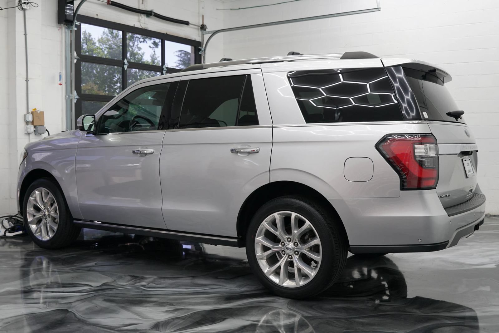 Used 2019 Ford Expedition Limited w/ Equipment Group 302A AWD/4WD image 16