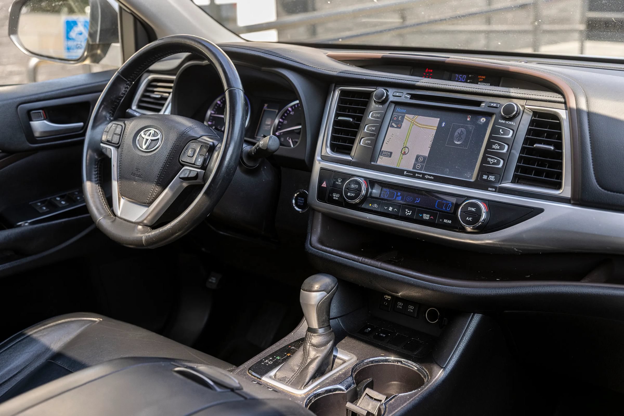 Used 2018 Toyota Highlander XLE FWD image 37