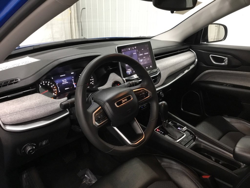 Used 2022 Jeep Compass Latitude AWD/4WD image 11