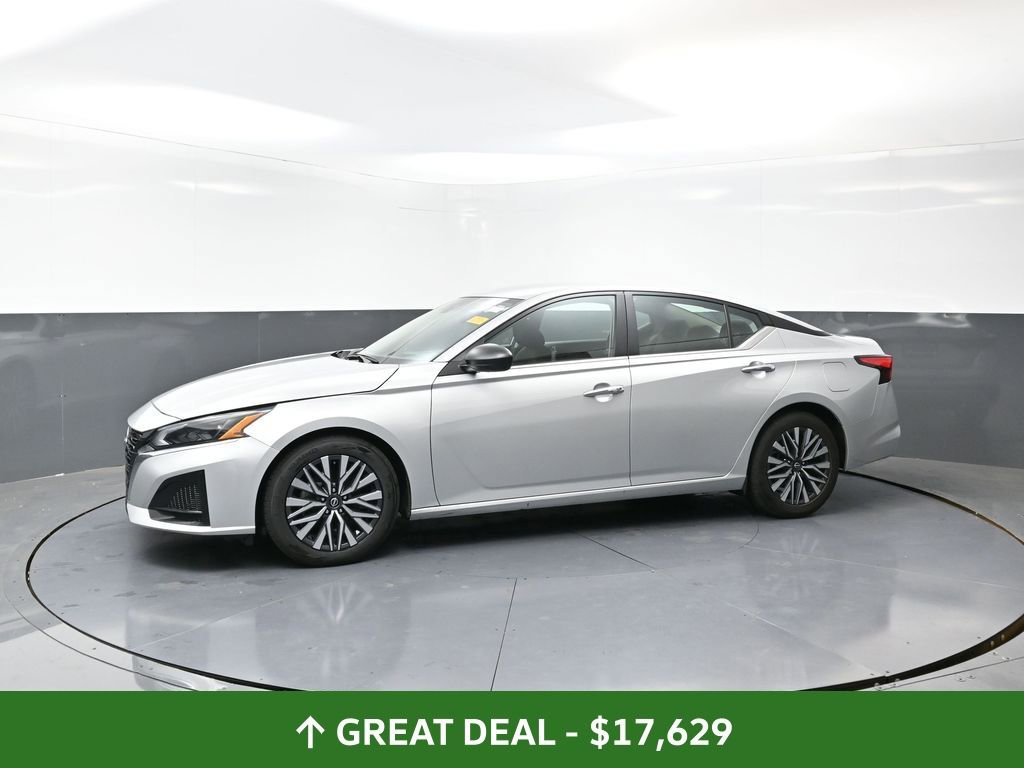 Used 2024 Nissan Altima 2.5 SV image 10