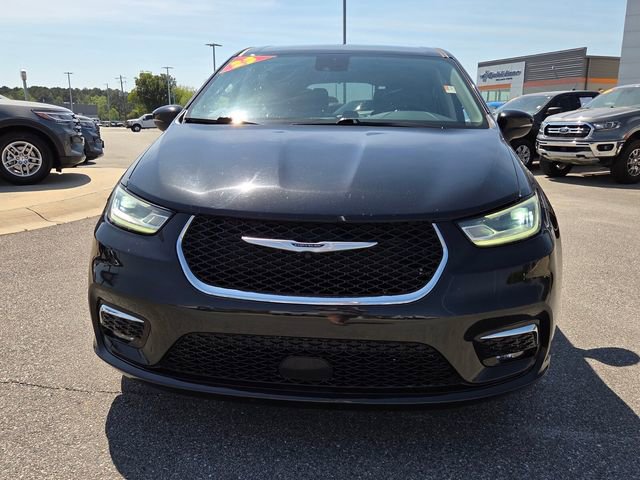 Used 2023 Chrysler Pacifica Touring-L FWD image 2