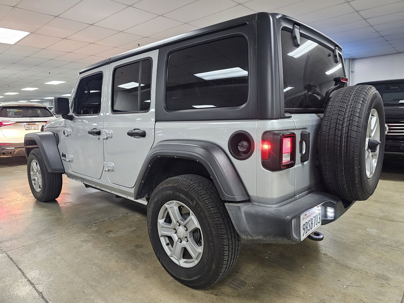 Used 2022 Jeep Wrangler Unlimited Sport image 3