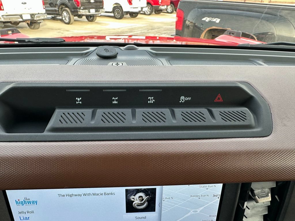 New 2024 Ford Bronco Outer Banks w/ Sasquatch Package AWD/4WD image 22