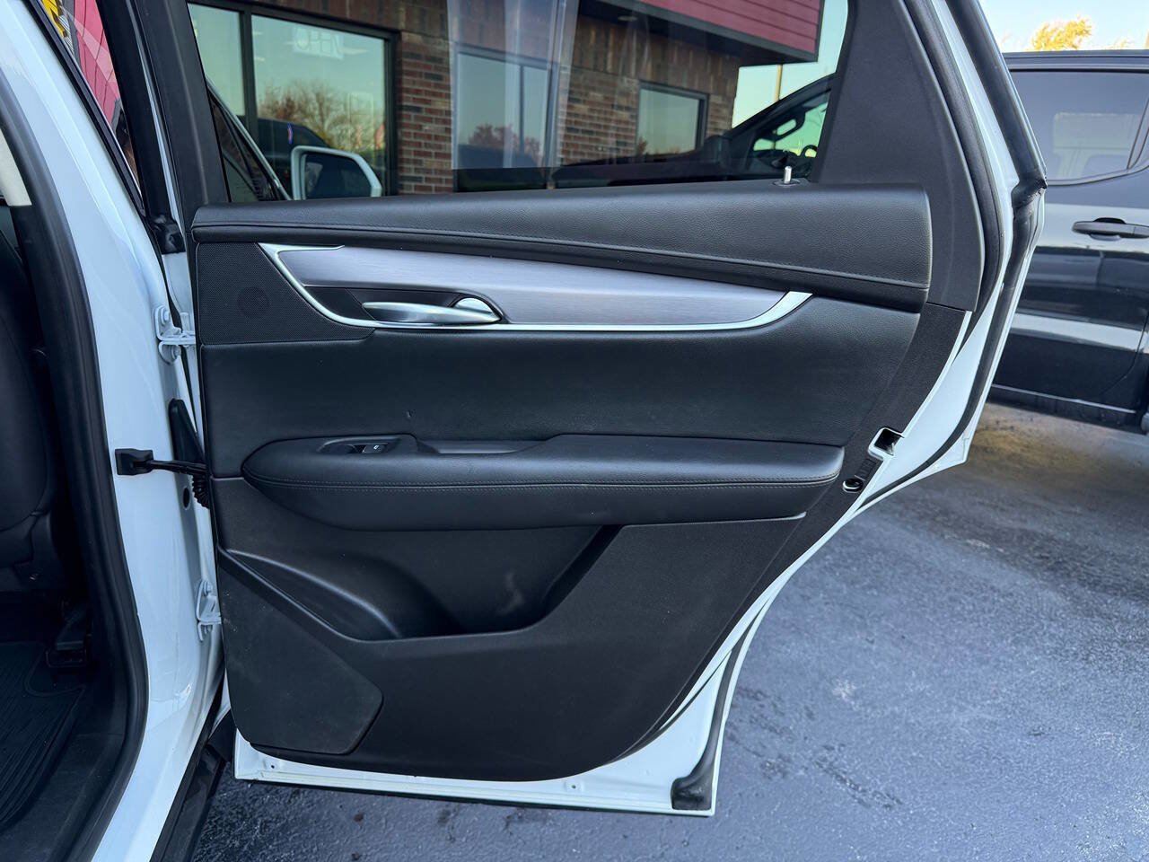 Used 2018 Cadillac XT5 Luxury w/ Driver Awareness Package image 22