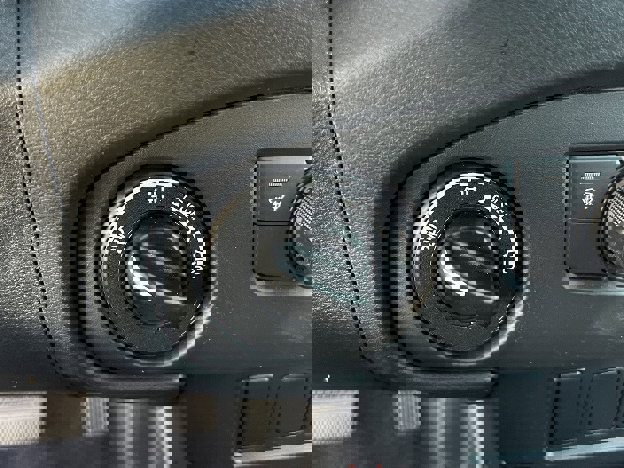 Certified 2024 Nissan Frontier PRO-4X w/ Off-Road Protection Package image 19