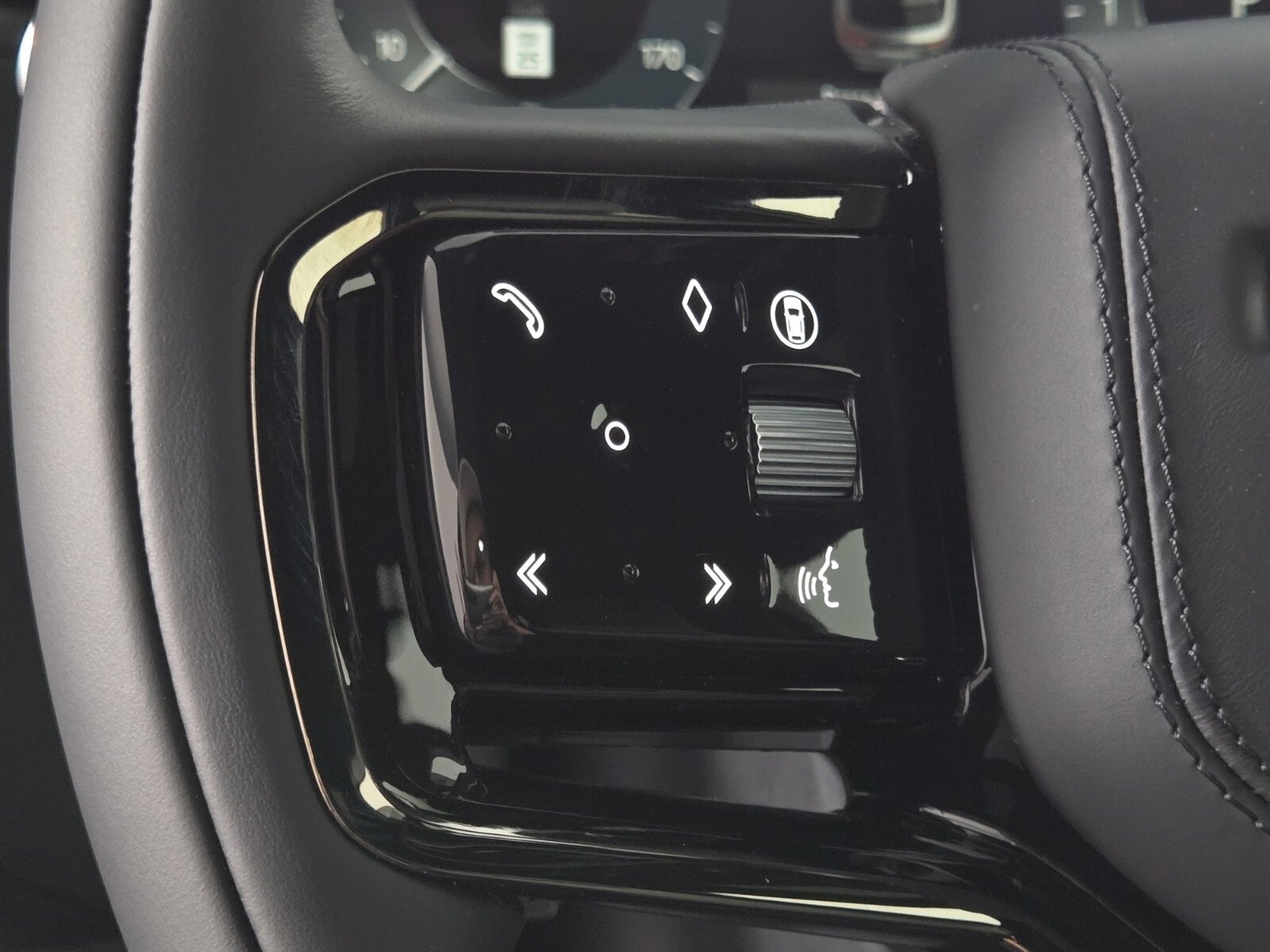 New 2026 Land Rover Range Rover Velar S image 24