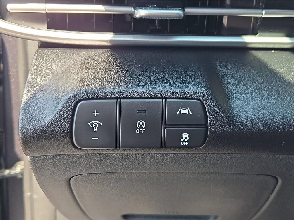 Used 2022 Hyundai Elantra SE w/ Cargo Package FWD image 9
