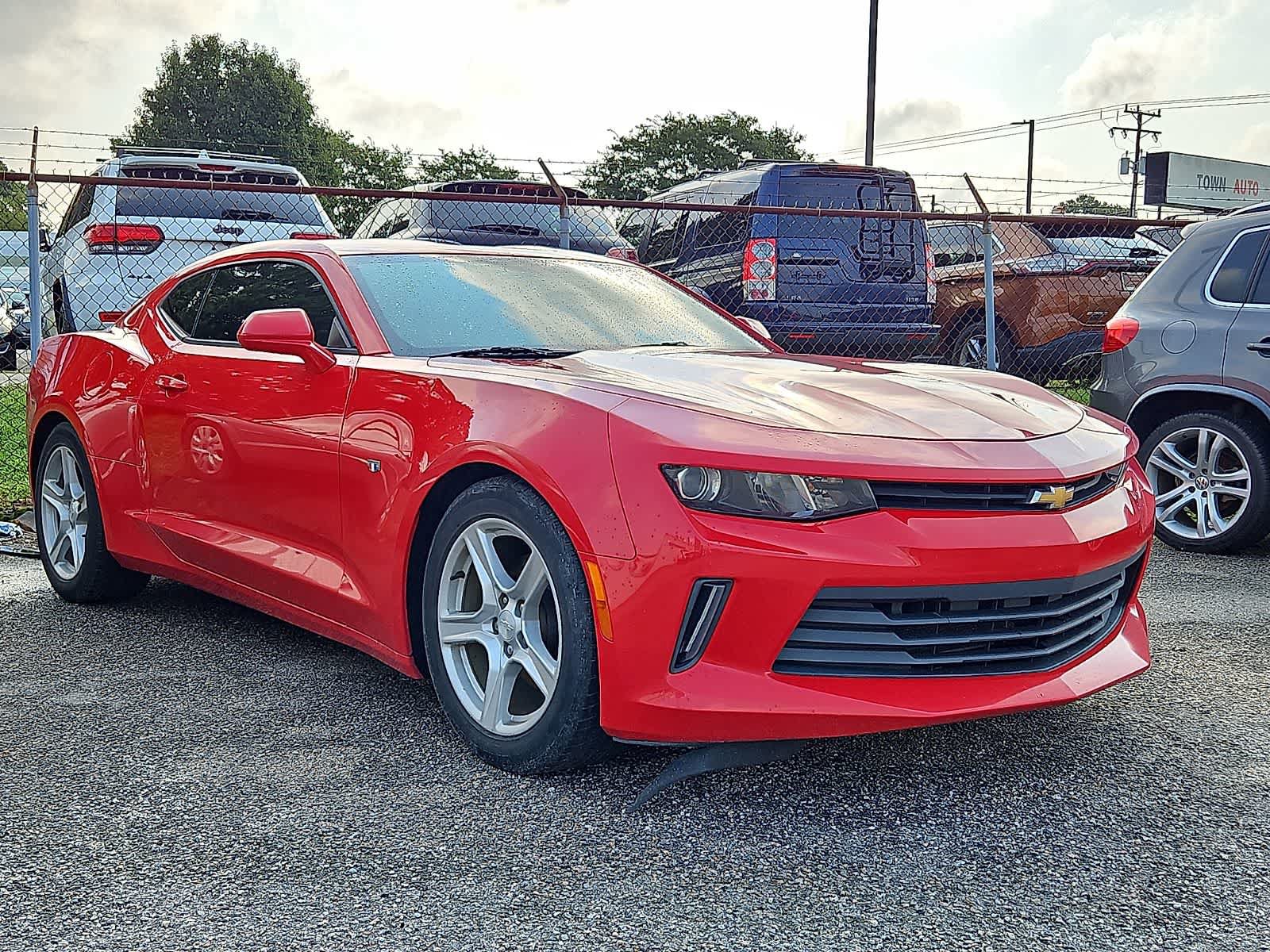 Used 2017 Chevrolet Camaro LT w/ Technology Package RWD image 2