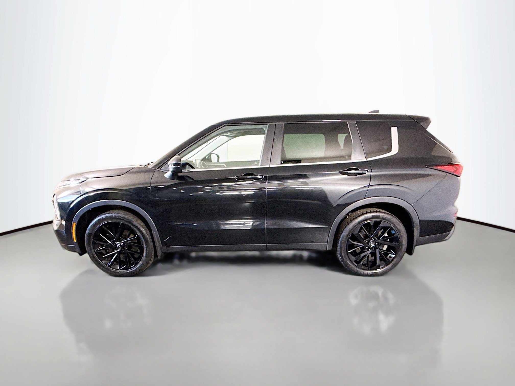 Used 2022 Mitsubishi Outlander ES AWD/4WD image 6