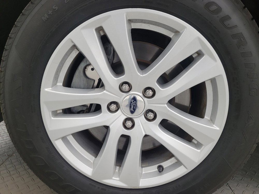 Used 2018 Ford Explorer XLT w/ Equipment Group 201A FWD image 31