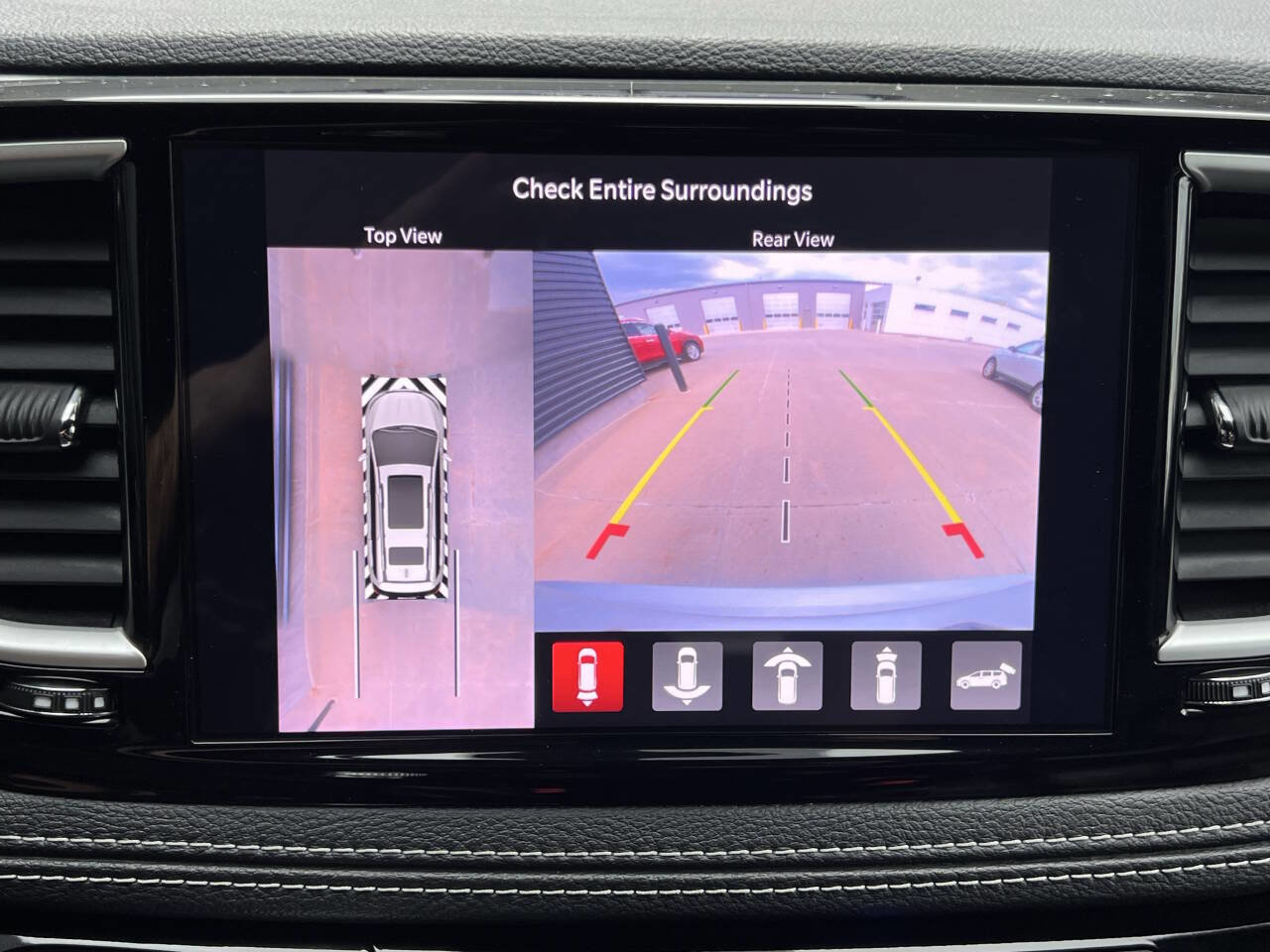 Used 2023 Chrysler Pacifica Touring-L w/ Uconnect Theater Family Group image 33