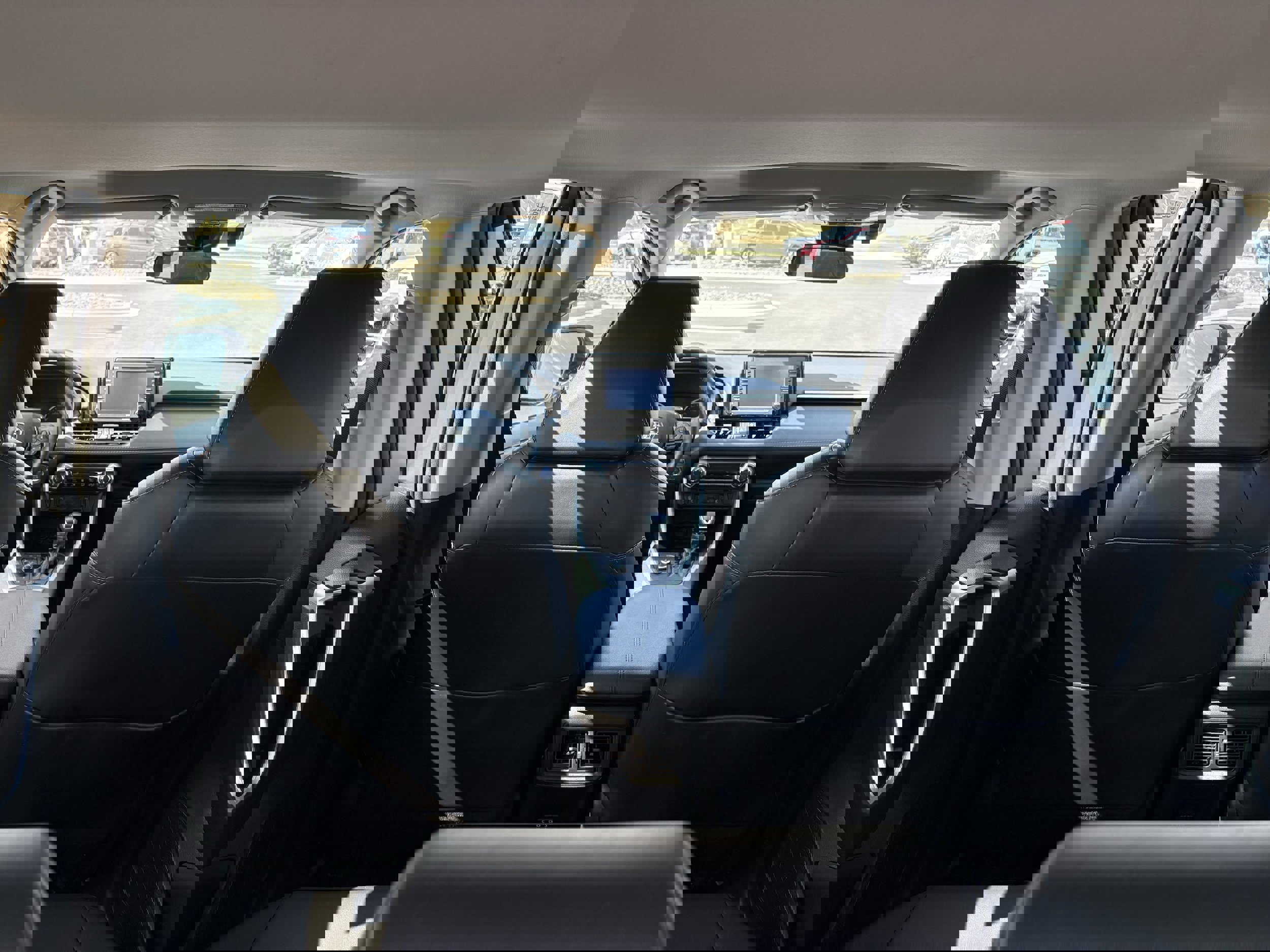 Used 2021 Toyota RAV4 XLE Premium image 13